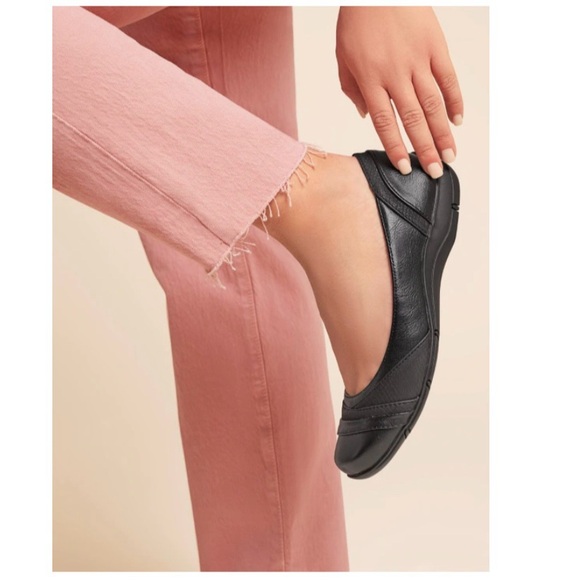 NWT Lifestride Dig black faux leather ballet shoes, size 6.5. - Picture 6 of 6